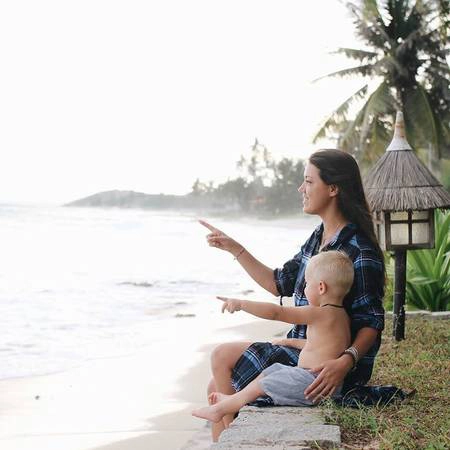 Victoria Phan Thiết được nhiều du khách lựa chọn lưu trú không chỉ nhờ những bungalow nhỏ xinh, hồ bơi đầy mê hoặc mà còn nhờ bãi biển mới cải tạo ứng dụng công nghệ Geotube thân thiện với môi trường. Ảnh: ksundel