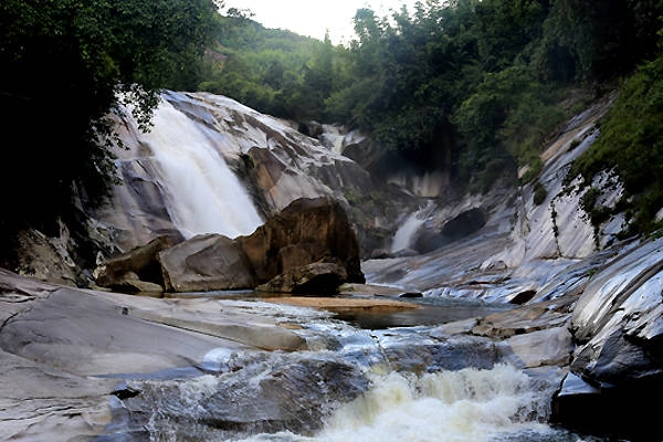 Những tầng trên của thác. 