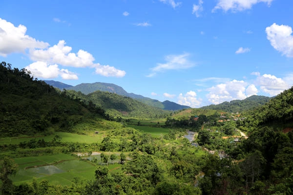 Đường đi vào thác.