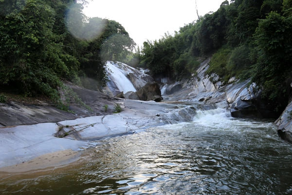 Tầng thác trên.
