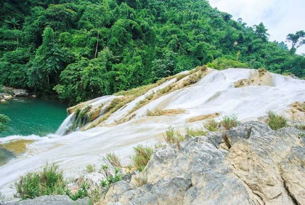 Du khách cần cẩn trọng trong mỗi bước di chuyển, tránh những tai nạn đáng tiếc.