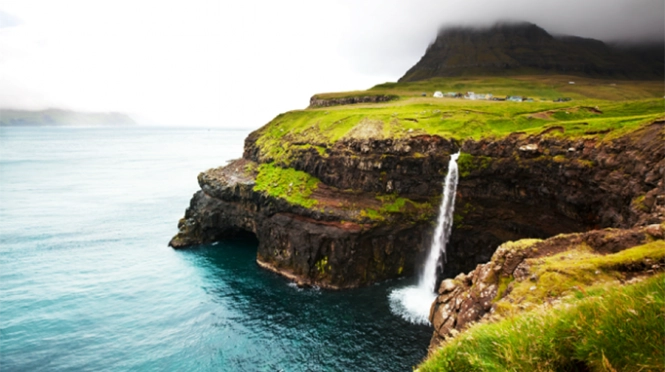Thác Bøssdalsfossur Falls, biên giới Na Uy và Iceland Thác Bøssdalsfossur Falls, biên giới Na Uy và Iceland