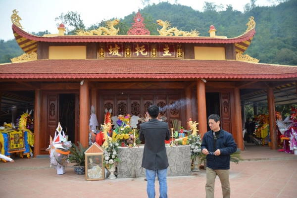 Đền được tôn tạo mới - Ảnh: Phạm Tô Chiêm Đền được tôn tạo mới - Ảnh: Phạm Tô Chiêm