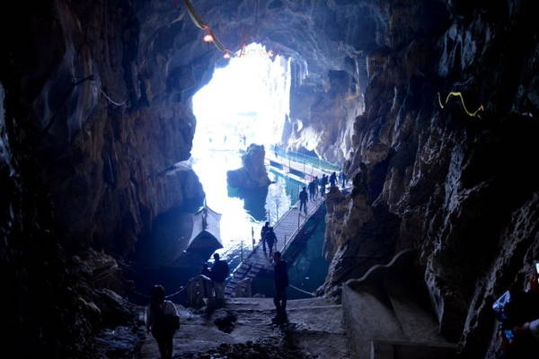 Hang Đền Thác Bờ - Ảnh: Phạm Tô Chiêm Hang Đền Thác Bờ - Ảnh: Phạm Tô Chiêm