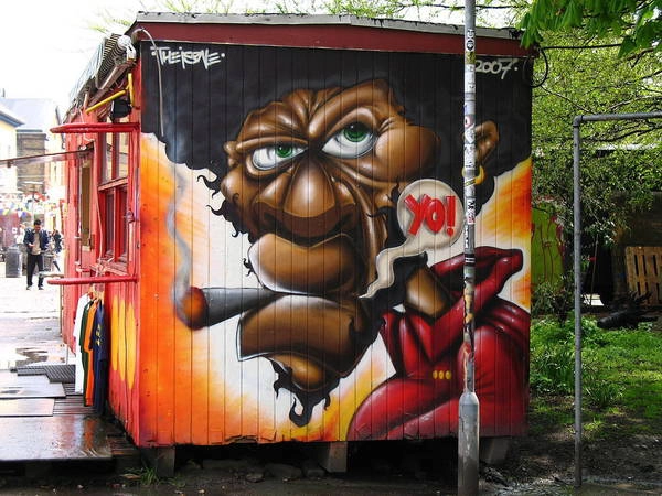 Ở Christiania cần sa là hợp pháp. Cửa hàng bán cần sa hoạt động 24 giờ một ngày và bán từ 30 đến 40 loại cần sa khác nhau. 