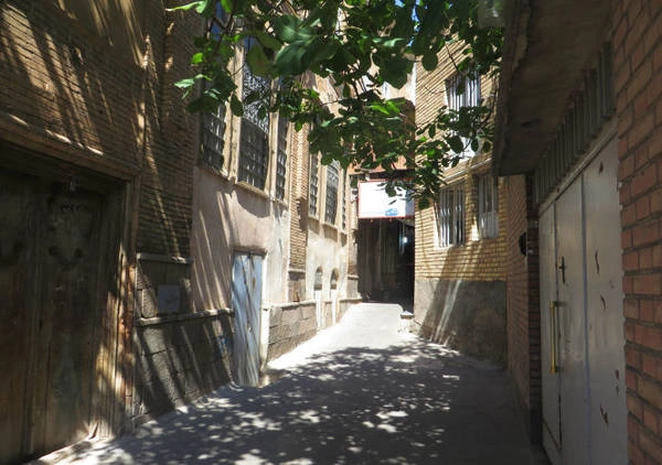 Một ngõ hẻm mát rượi trong thành phố Tabriz - Ảnh: KIM NGÂN Một ngõ hẻm mát rượi trong thành phố Tabriz - Ảnh: KIM NGÂN