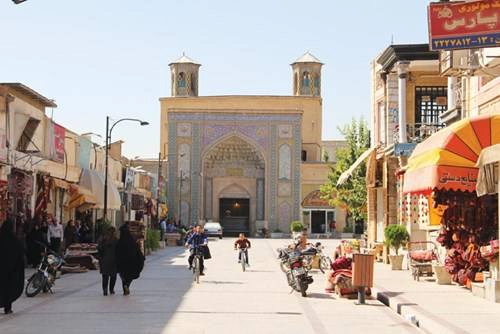 Một lối vào khu bazaar rộng mênh mông