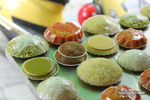 Những món xôi truyền thống được trau chuốt từ khâu chế biến đến trang trí, tưởng như chỉ đất kinh kỳ mới có. Những món xôi truyền thống được trau chuốt từ khâu chế biến đến trang trí, tưởng như chỉ đất kinh kỳ mới có.