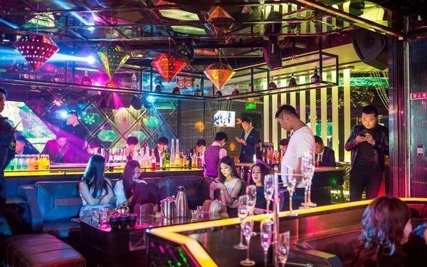 Lan Quế Phường là điểm đến quen thuộc với giới trẻ Thành Đô để tận hưởng cuộc sống về đêm Lan Quế Phường là điểm đến quen thuộc với giới trẻ Thành Đô để tận hưởng cuộc sống về đêm