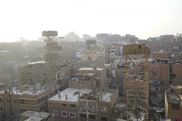 Manshiyat Naser là một quận thuộc Cairo, rộng khoảng 5,54 km2 được biết đến là "thành phố Rác" (Garbage city) của Ai Cập. Từ trên cao nơi đây trông như một thành phố bỏ hoang đầy chất thải, nơi con người không thể sinh sống nhưng thực chất đây lại là nơi cư trú của hàng trăm nghìn người dân.