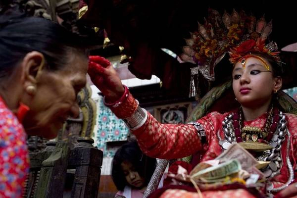  Ramesh Bajracharya: "Khi con gái được chọn làm Kumari, tôi cảm thấy rất hạnh phúc. Bởi Kumari được coi là một trong những vị thánh sống được người Nepal tin yêu và coi trọng nhất". Ảnh: Pinterest.