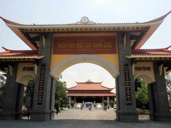 Chánh điện thiền viện Trúc Lâm Chánh Giác tại Thạnh Tân nhìn từ cổng chính - Ảnh: N.T.Đăng Chánh điện thiền viện Trúc Lâm Chánh Giác tại Thạnh Tân nhìn từ cổng chính - Ảnh: N.T.Đăng