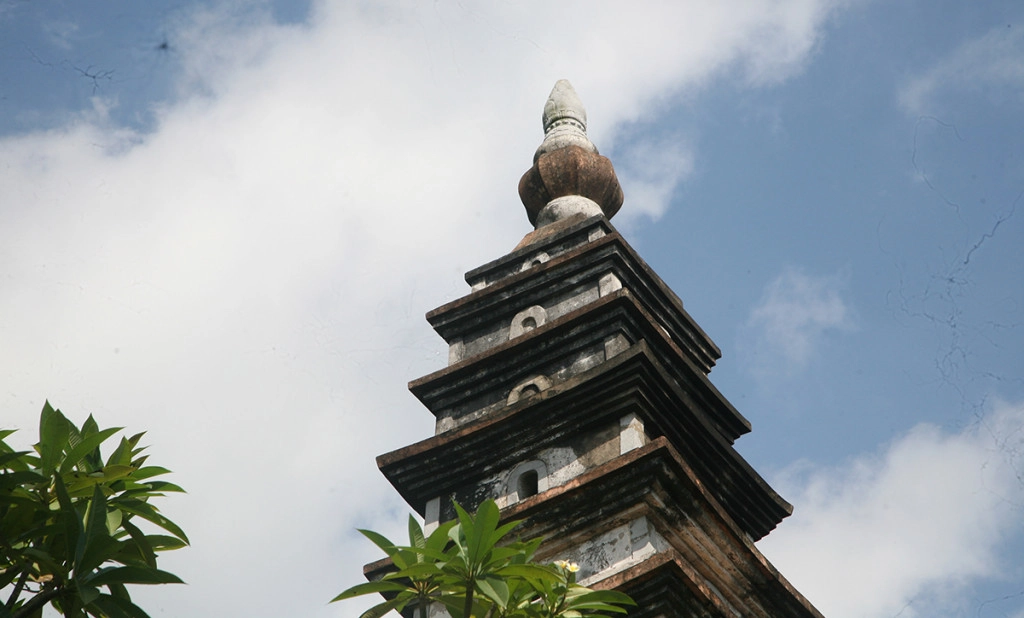 Bông sen trên đỉnh tháp. Ảnh: Việt Linh - Lê Hoàng/VnExpress.