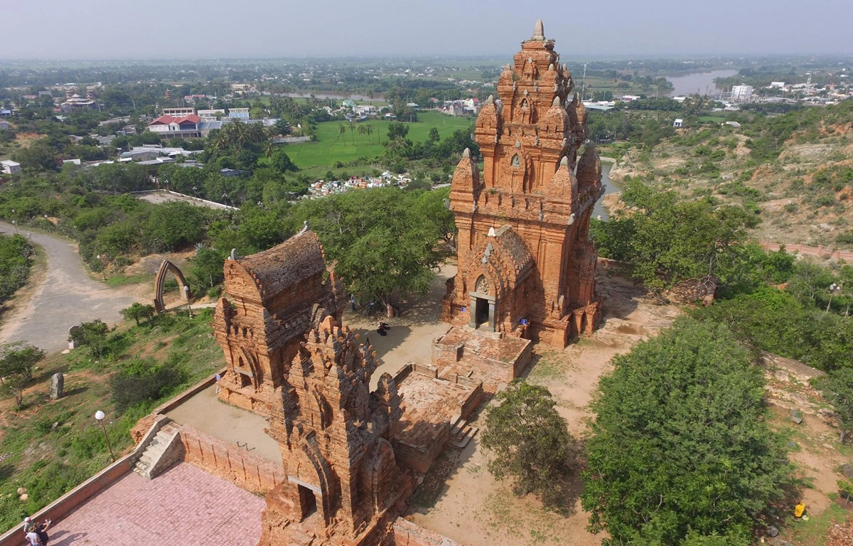 Toàn cảnh khu tháp nhìn từ trên cao. Ảnh: Lâm Phan/Vietnam+.