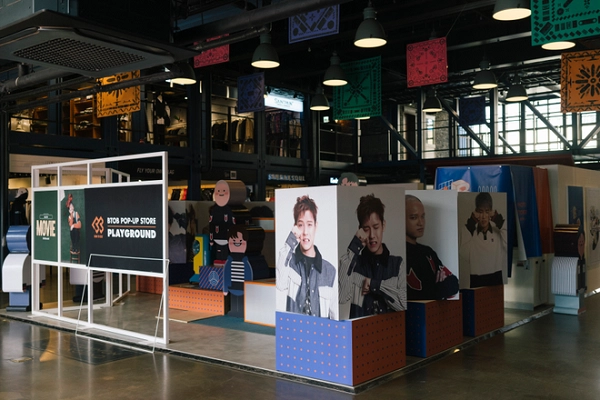 Khu bên trong của Common Ground là các brand quần áo, văn phòng phẩm, phụ kiện Kpop... (Ảnh: Eggcanvas.me, Fanpage Commond Ground) Khu bên trong của Common Ground là các brand quần áo, văn phòng phẩm, phụ kiện Kpop... (Ảnh: Eggcanvas.me, Fanpage Commond Ground)