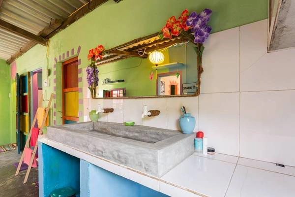 Khu vực bồn rửa mặt. Ảnh: Facebook The Hoi An Hippie House Khu vực bồn rửa mặt. Ảnh: Facebook The Hoi An Hippie House