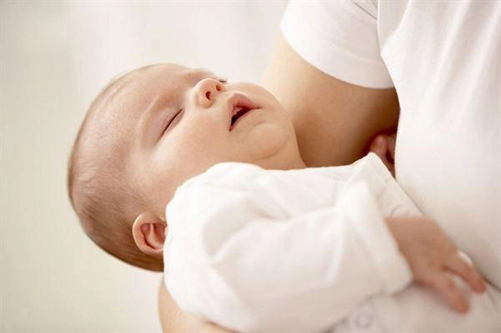 Trẻ sơ sinh thở tiếng khò khè