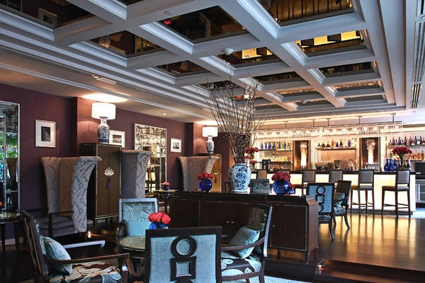 Sapphire Bar. Ảnh: sukosolhotels.com