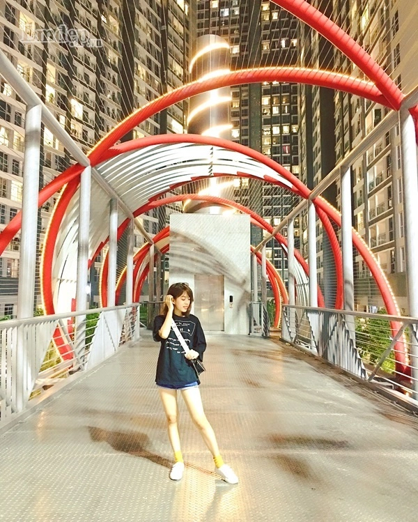 theo-chan-co-gai-tre-kham-pha-tron-ven-landmark-81-toa-nha-cao-nhat-viet-nam-va-dong-nam-a-ivivu-16