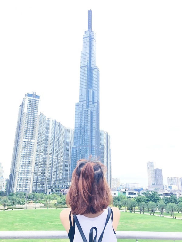 theo-chan-co-gai-tre-kham-pha-tron-ven-landmark-81-toa-nha-cao-nhat-viet-nam-va-dong-nam-a-ivivu-4