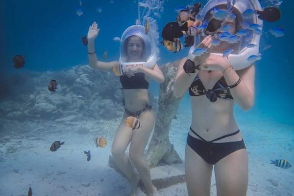 theo-chan-hai-co-ban-xinh-dep-kham-pha-thien-duong-bien-boracay-ivivu-5