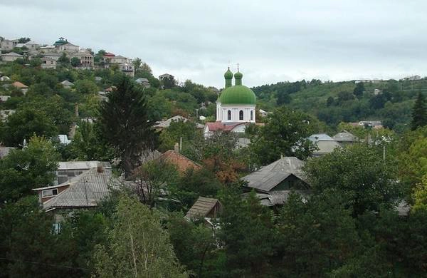Soroca hiện là điểm du lịch mới của Moldova. Du khách đến đây để chiêm ngưỡng những căn nhà mang phong cách Roma. Andrei cũng cho biết, ban đầu người dân còn tỏ ra nghi ngại khi nói chuyện với người nước ngoài, nhưng càng tiếp xúc anh càng thấy họ rất thân thiện và thông minh. Mỗi khi ai đó muốn chụp ảnh lại căn nhà, họ đều sẵn lòng và không giấu được niềm tự hào trong ánh mắt. Soroca hiện là điểm du lịch mới của Moldova. Du khách đến đây để chiêm ngưỡng những căn nhà mang phong cách Roma. Andrei cũng cho biết, ban đầu người dân còn tỏ ra nghi ngại khi nói chuyện với người nước ngoài, nhưng càng tiếp xúc anh càng thấy họ rất thân thiện và thông minh. Mỗi khi ai đó muốn chụp ảnh lại căn nhà, họ đều sẵn lòng và không giấu được niềm tự hào trong ánh mắt.