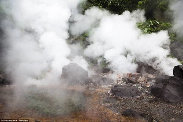 Beppu cũng là nơi sở hữu những suối nước nóng có nhiệt độ thường xuyên hơn 90 độ C. Món ăn mà du khách thường được thưởng thức khi đến địa phương là trứng luộc, được làm chín bằng việc ngâm trực tiếp trong hồ nước nóng. Beppu cũng là nơi sở hữu những suối nước nóng có nhiệt độ thường xuyên hơn 90 độ C. Món ăn mà du khách thường được thưởng thức khi đến địa phương là trứng luộc, được làm chín bằng việc ngâm trực tiếp trong hồ nước nóng.