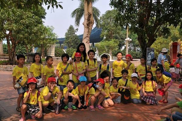 Kết thúc một ngày đi dã ngoại, dù khá mệt với cái nắng đầu mùa, các em sẽ thấy rất vui và tỏ ra tiếc nuối vì đã đến giờ ra về. Chuyến tham quan sẽ giúp trẻ học thêm nhiều kiến thức thực tế và có một ngày hè vui chơi thoải mái. Thien-Duong-Bao-Son-Diem-choi-he-ly-tuong-cho-tre-ivivu-10