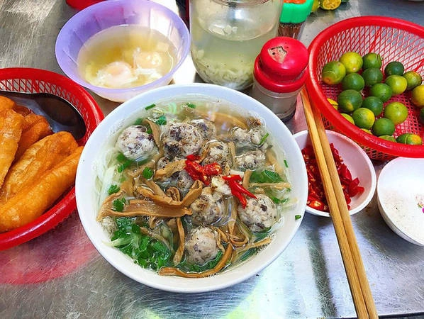 Kết thúc hành trình buổi sáng, đoàn tham quan dùng bữa tại nhà hàng thuộc khu ẩm thực của Thiên Đường Bảo Sơn, sau đó nghỉ ngơi tại chỗ và chuẩn bị cho lịch trình tiếp theo. Thien-Duong-Bao-Son-Diem-choi-he-ly-tuong-cho-tre-ivivu-6