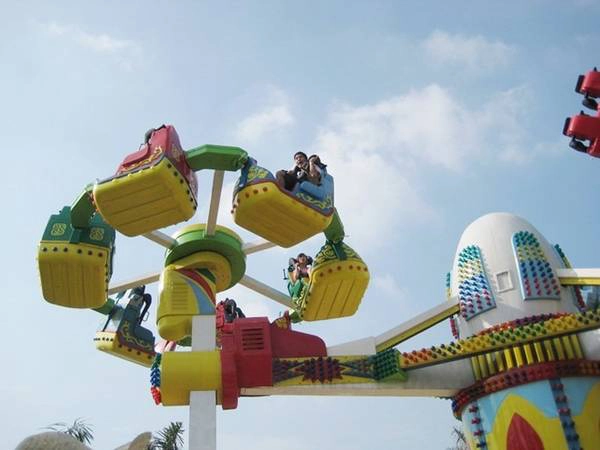 Nhiều bé thích thú với những trò chơi cảm giác mạnh như vũ trụ bay xoay, tàu lượn siêu tốc, thuyền cướp biển, bắt thú trong rừng… Thien-Duong-Bao-Son-Diem-choi-he-ly-tuong-cho-tre-ivivu-8