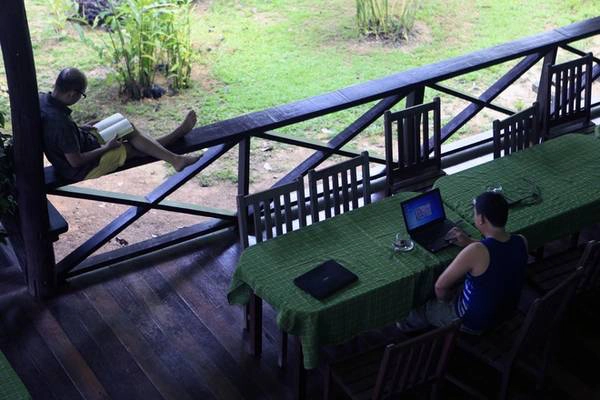 Với khu nghỉ dưỡng  bên sông, du khách như được sống trong rừng nguyên sinh với tiện nghi của cuộc sống hiện đại.