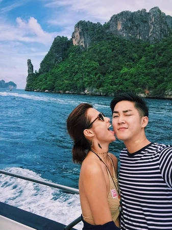 Thiên Trang và bạn trai người Nhật. Hai người thường xuyên cùng bạn bè rong ruổi trong các chuyến du lịch xa gần. Thiên Trang và bạn trai người Nhật. Hai người thường xuyên cùng bạn bè rong ruổi trong các chuyến du lịch xa gần.