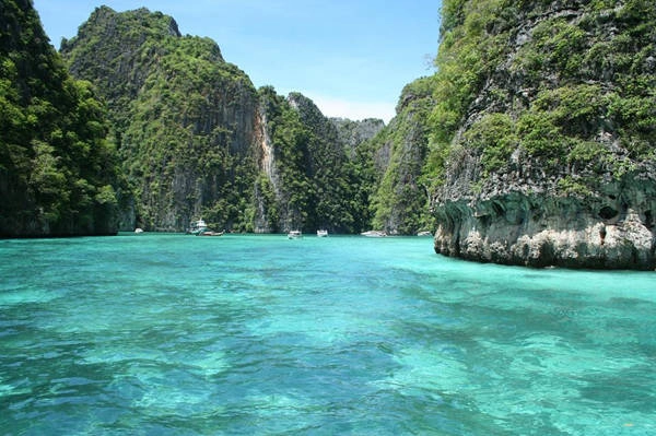 Kỷ niệm "nhớ đời" nhất của Thiên Trang khi tới Thái Lan, đó là đứng trước thiên đường ăn uống "ngập mặt", bạn phải hết sức kiềm lòng, nếu không sẽ bị "Tào Tháo rượt" như cô nàng. Kỷ niệm "nhớ đời" nhất của Thiên Trang khi tới Thái Lan, đó là đứng trước thiên đường ăn uống "ngập mặt", bạn phải hết sức kiềm lòng, nếu không sẽ bị "Tào Tháo rượt" như cô nàng.