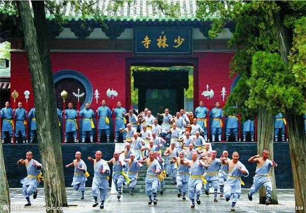 Trong hành trình, du khách còn được xem các nhà sư trong chùa thể hiện công phu với những bài côn, quyền, khí công, khiến ai chiêm ngưỡng cũng trầm trồ thán phục. Ảnh: Weixin. Trong hành trình, du khách còn được xem các nhà sư trong chùa thể hiện công phu với những bài côn, quyền, khí công, khiến ai chiêm ngưỡng cũng trầm trồ thán phục. Ảnh: Weixin.