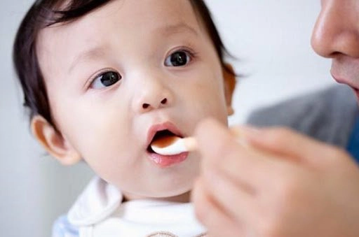 Nếu thiếu sắt ở trẻ do giun thì cha mẹ nên tẩy giun cho trẻ