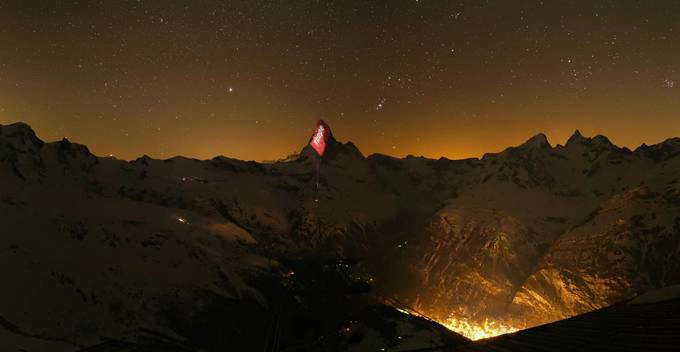 Người dân Thụy Sĩ và du khách trên toàn thế giới có thể xem trực tiếp màn trình diễn qua trang web Zermatt.ch hoặc Instagram: Switzerland Tourism. Ảnh: Zermatt Tourismus.