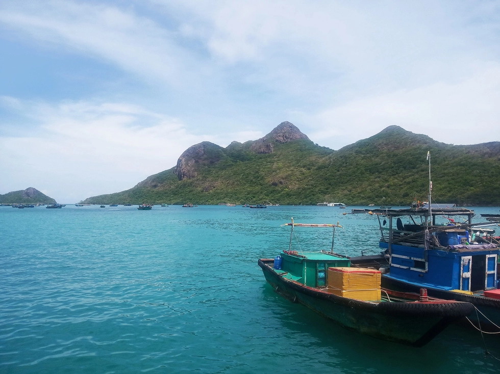 Đến du lịch Côn Đảo những ngày này, bạn sẽ choáng ngợp trước màu xanh của biển trời