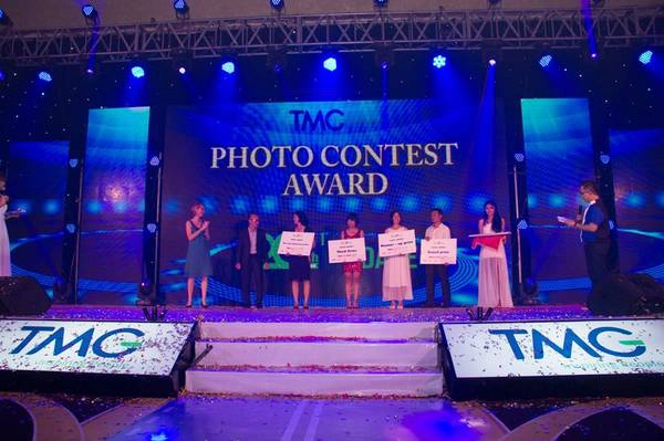 Trao giải thưởng cho những đơn vị đoạt giải của cuộc thi ảnh Photo Contest.