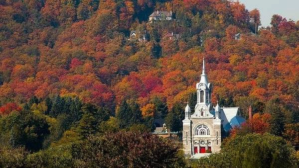 Dãy núi Laurentian, Quebec: Từ cây thích đường đến bạch dương, Quebec sở hữu một hệ thực vật thay đổi màu sắc một cách ngoạn mục trong những tháng của mùa thu. Dãy núi Laurentian và thị trấn nghỉ mát Mont Tremblant là những nơi nhất để lang thang, đi xe đạp hoặc chỉ thư giãn trong khung cảnh đầy màu sắc. Dãy núi Laurentian, Quebec: Từ cây thích đường đến bạch dương, Quebec sở hữu một hệ thực vật thay đổi màu sắc một cách ngoạn mục trong những tháng của mùa thu. Dãy núi Laurentian và thị trấn nghỉ mát Mont Tremblant là những nơi nhất để lang thang, đi xe đạp hoặc chỉ thư giãn trong khung cảnh đầy màu sắc.