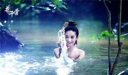 Ở một số khu vực tại tỉnh Vân Nam, Trung Quốc trước đây có phong tục “tắm tiên” trên những suối nước nóng. Ở một số khu vực tại tỉnh Vân Nam, Trung Quốc trước đây có phong tục “tắm tiên” trên những suối nước nóng.