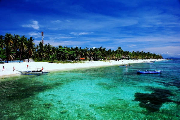 Đảo Malapascua: Rất nhiều thợ lặn từ khắp nơi trên thích đến đảo Malapascua ở Cebu để tận mắt thấy loài cá mập có hình dạng khá kỳ lạ, không giống như các con cá mập thường thấy. Du khách phải thật kiên nhẫn chờ đợi thì mới có cơ hội nhìn được chúng. Và bãi cát ngầm Monad ở đảo chính là nơi mà loài cá mập này hay bơi đến vào buổi chiều. Ngoài ra thì cũng có nhiều loài sinh vật biển khác khá đặc sắc khác. Ảnh: Wardski Đảo Malapascua: Rất nhiều thợ lặn từ khắp nơi trên thích đến đảo Malapascua ở Cebu để tận mắt thấy loài cá mập có hình dạng khá kỳ lạ, không giống như các con cá mập thường thấy. Du khách phải thật kiên nhẫn chờ đợi thì mới có cơ hội nhìn được chúng. Và bãi cát ngầm Monad ở đảo chính là nơi mà loài cá mập này hay bơi đến vào buổi chiều. Ngoài ra thì cũng có nhiều loài sinh vật biển khác khá đặc sắc khác. Ảnh: Wardski