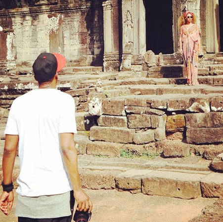 Beyonce làm mẫu trước danh thắng có từ thế kỷ thứ 12 của Campuchia.