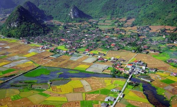 Trong những năm gần đây, người dân không thu hoạch lúa thủ công, thay vào đó họ sử dụng máy móc nên lúa chín được gặt nhanh hơn. Vì vậy du khách nên tìm hiểu thông tin chi tiết trước để biết rõ việc thu hoạch lúa khi ghé thăm nơi đây. Trong những năm gần đây, người dân không thu hoạch lúa thủ công, thay vào đó họ sử dụng máy móc nên lúa chín được gặt nhanh hơn. Vì vậy du khách nên tìm hiểu thông tin chi tiết trước để biết rõ việc thu hoạch lúa khi ghé thăm nơi đây.