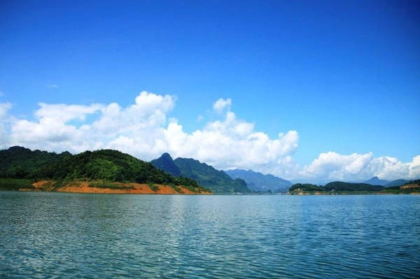 thung-nai-diem-hen-ly-tuong-mua-he-ivivu-7