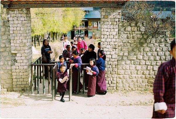thuoc-phim-tuyet-dep-ve-bhutan-qua-ong-kinh-cua-thay-giao-viet-ivivu-11