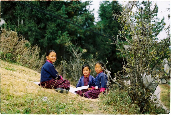 thuoc-phim-tuyet-dep-ve-bhutan-qua-ong-kinh-cua-thay-giao-viet-ivivu-13