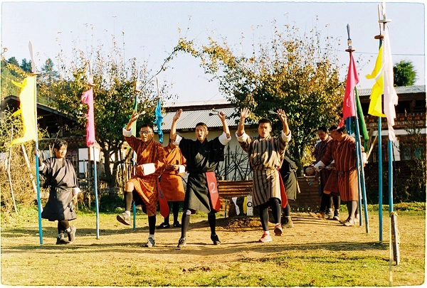 thuoc-phim-tuyet-dep-ve-bhutan-qua-ong-kinh-cua-thay-giao-viet-ivivu-18