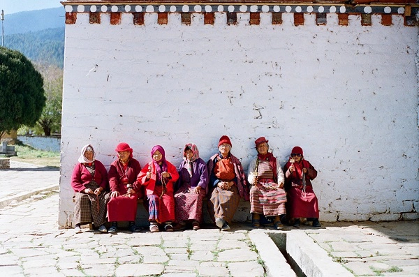 thuoc-phim-tuyet-dep-ve-bhutan-qua-ong-kinh-cua-thay-giao-viet-ivivu-2