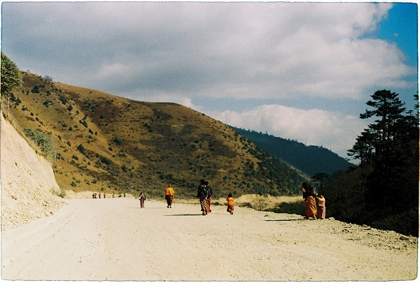 thuoc-phim-tuyet-dep-ve-bhutan-qua-ong-kinh-cua-thay-giao-viet-ivivu-6