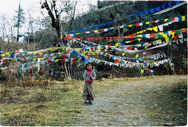 thuoc-phim-tuyet-dep-ve-bhutan-qua-ong-kinh-cua-thay-giao-viet-ivivu-7